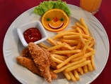 Talerz małolata (kurczak w chrupiącej panierce, frytki, ketchup)
